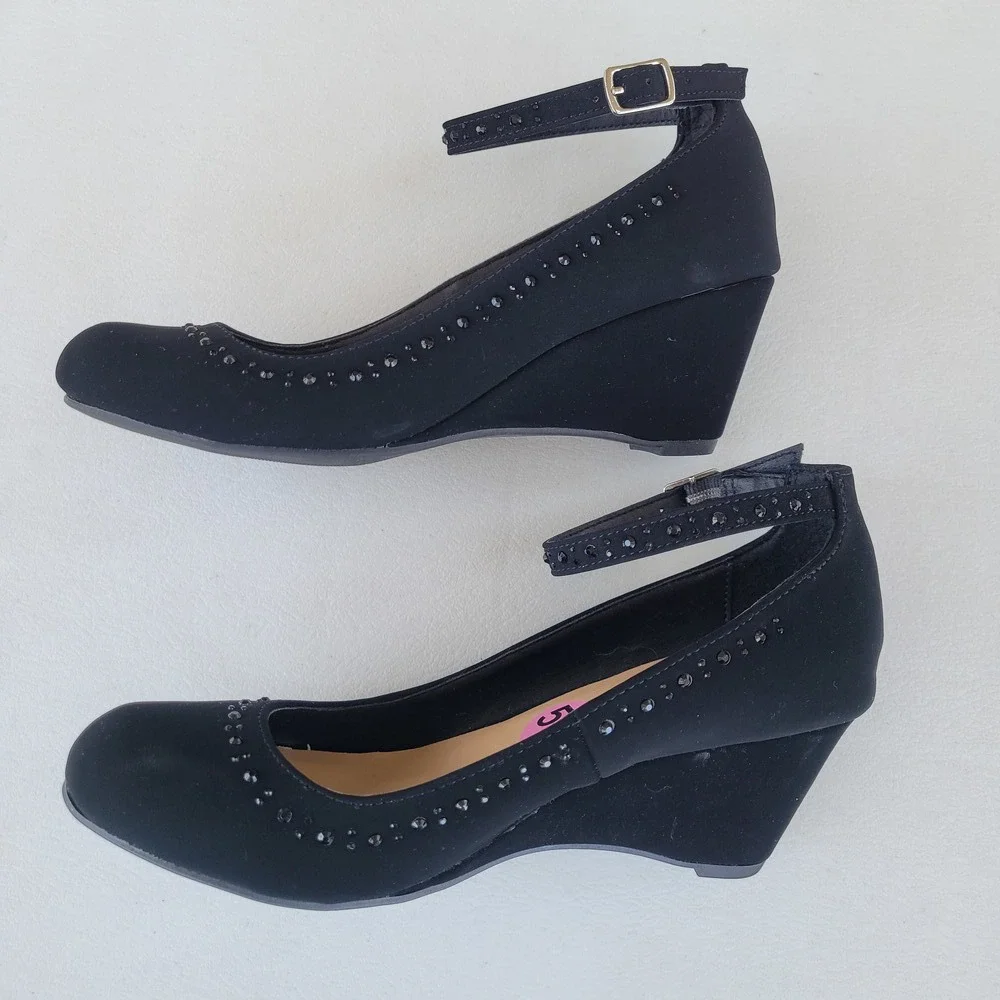 NEW Me Too Mickey1 Wedge Shoes Size 5.5M